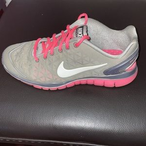 Nike size 8 in gray & pink. Good condition - super clean &  look fantastic!!
